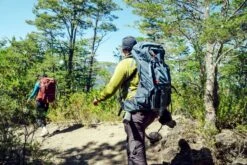 Osprey Farpoint Trek Pack Rugzak - Blauw - 55 Liter -Campingreeksen Winkel 1267 1900 f22 farpoint trek pack 55 muted space blue o s 10003693 samrouda exp 4 10 24 001