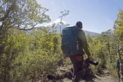 Osprey Farpoint Trek Pack Rugzak - Blauw - 55 Liter -Campingreeksen Winkel 1267 1900 f22 farpoint trek pack 55 muted space blue o s 10003693 samrouda exp 4 10 24 002