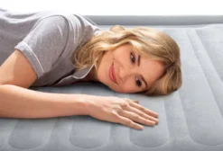 Intex Comfort Plush Luchtbed - Eenpersoons - Ingebouwde Elektrische Pomp 17 Intex Comfort Plush Luchtbed - Eenpersoons - Ingebouwde Elektrische Pomp -Campingreeksen Winkel 1320 1900 67766 inuse4 2022 300