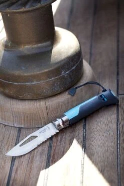 Opinel N°08 Outdoor Zakmes - Blauw 12 Opinel N°08 Outdoor Zakmes - Blauw -Campingreeksen Winkel 3123840015762 opinel outdoor 8 blauw sfeer2 resultaat