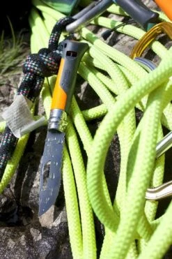 Opinel N°08 Outdoor Zakmes - Oranje -Campingreeksen Winkel 3123840015779 opinel outdoor 8 oranje sfeer1 resultaat