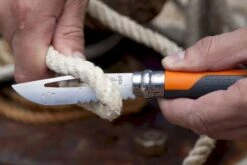 Opinel N°08 Outdoor Zakmes - Oranje -Campingreeksen Winkel 3123840015779 opinel outdoor 8 oranje sfeer3 resultaat