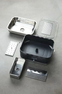 Barbecook Carlo Houtskool Tafelbarbecue - Grijs 12 Barbecook Carlo Houtskool Tafelbarbecue - Grijs -Campingreeksen Winkel 900 600 bc cha 1015 sf 06 hr